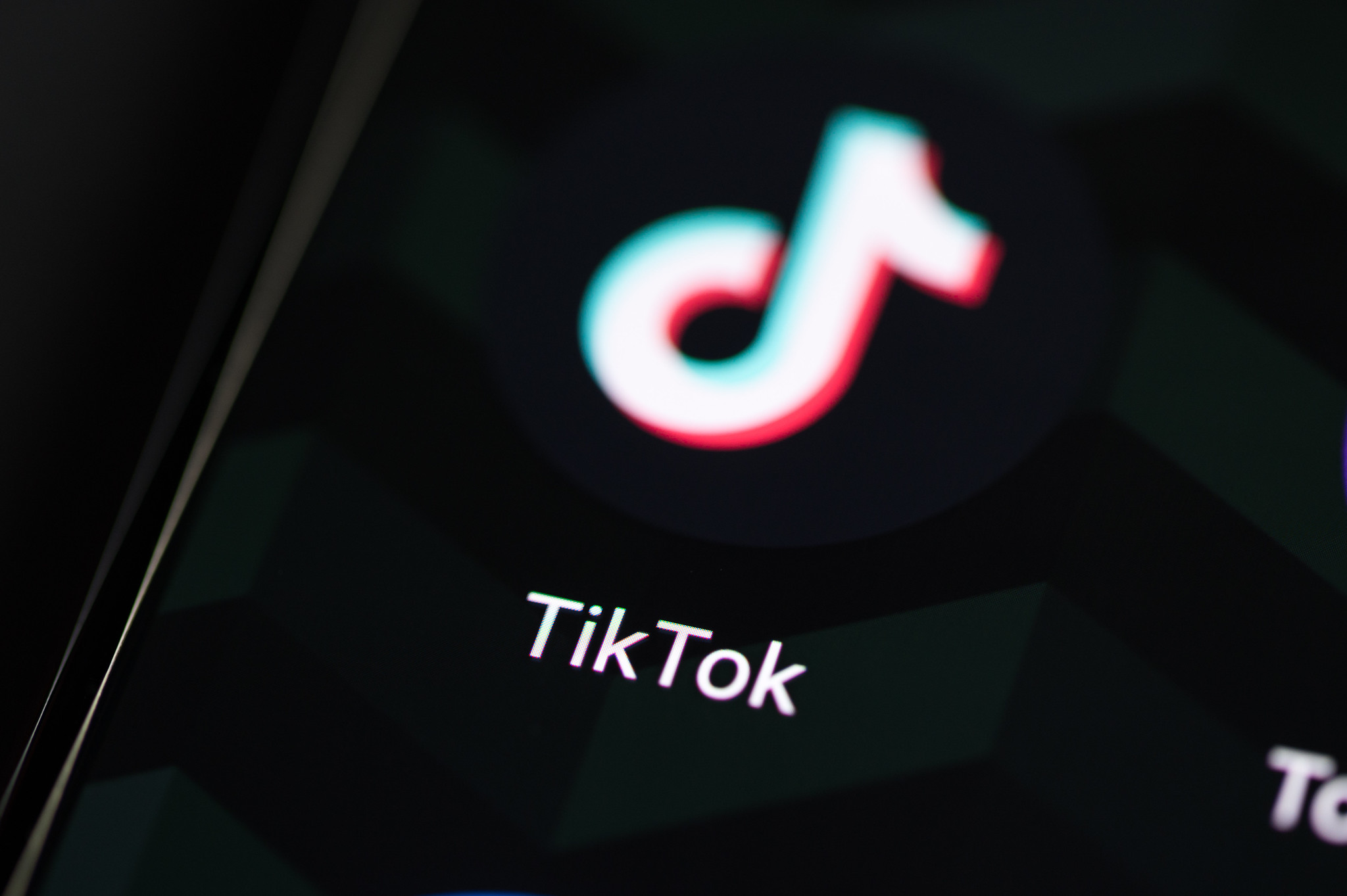 TikTok dethrones Snapchat and Instagram as the most popular app for teens